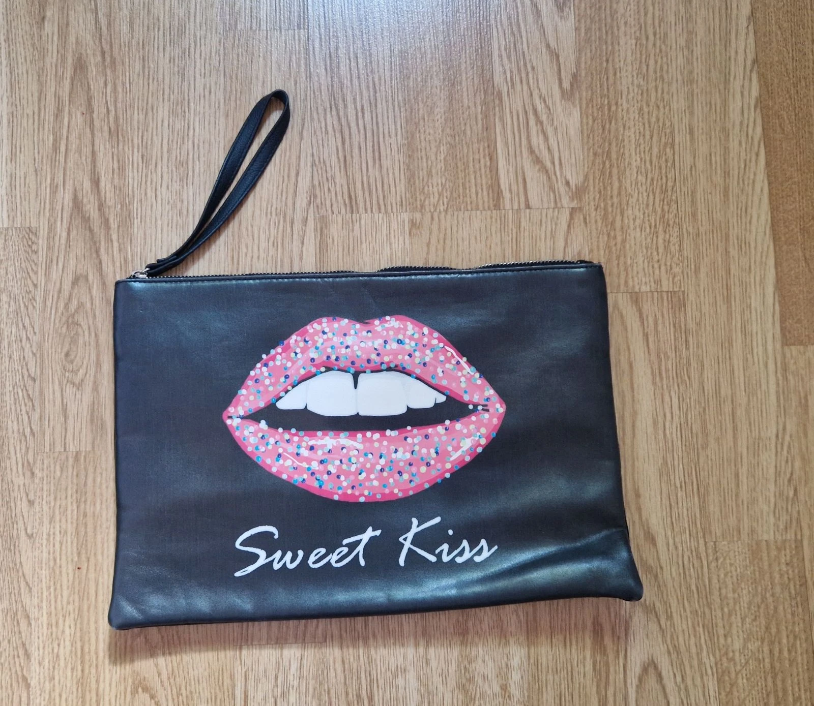 Bolso de mano Bershka "Sweet Kiss" labios